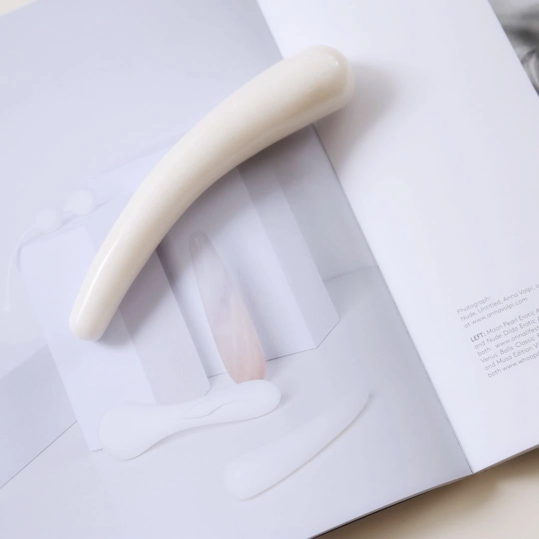 ONNA MOON CURVE- internal massage pleasure wand